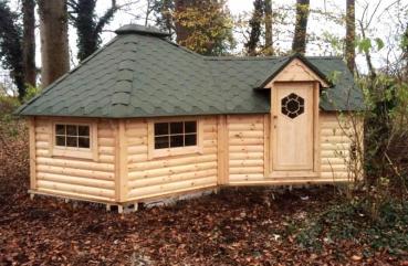 Holz Grill Hütte Skandinavische Grillkota inkls Anbau 12,75m² Grillhaus