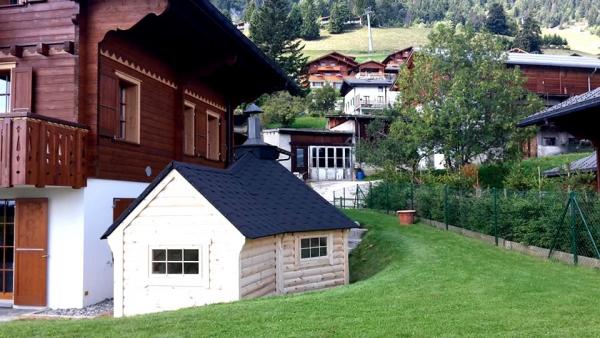 Holz Grill Hütte Skandinavische Grillkota inkls Anbau 12,75m² Grillhaus